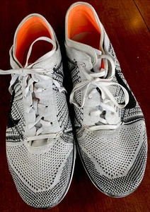 Nike Free Womens 10 White/black/silver Light Weight Comfortable shoe Great Cond - Picture 1 of 9