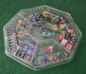 64 Rollen Spielwürfel mit Kunststoff Aufbewahrungskoffer - Bild 1 von 5