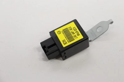 2017 - 2025 MAZDA CX-5 MÓDULO DE UNIDADE DE CONTROLE DE LÂMPADA DE FREIO FABRICANTE DE EQUIPAMENTO ORIGINAL K12367YA0 - Imagem 1 de 4