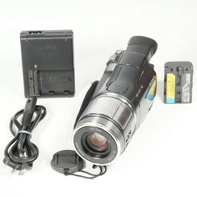 Sony HDR-HC1 HDV Camcorder Black Handycam Digital Video Camera Japan - Image 1 of 4