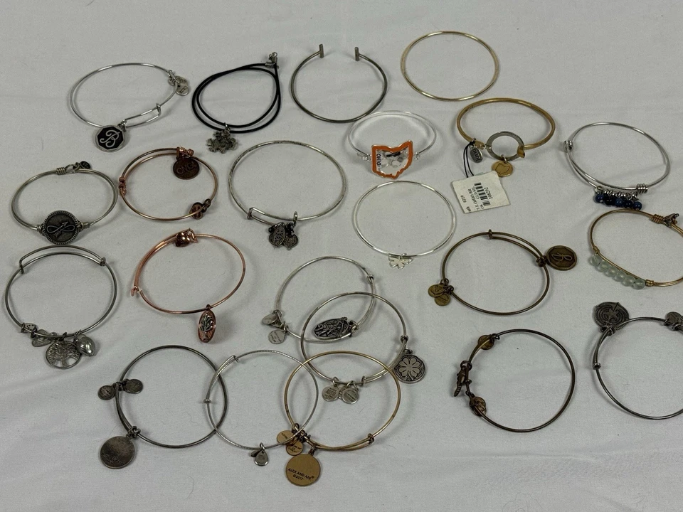 Lote de 22 Brazaletes Expansibles Tono Oro Plata Dijes Alex And Ani 925 Foto 1 de 4