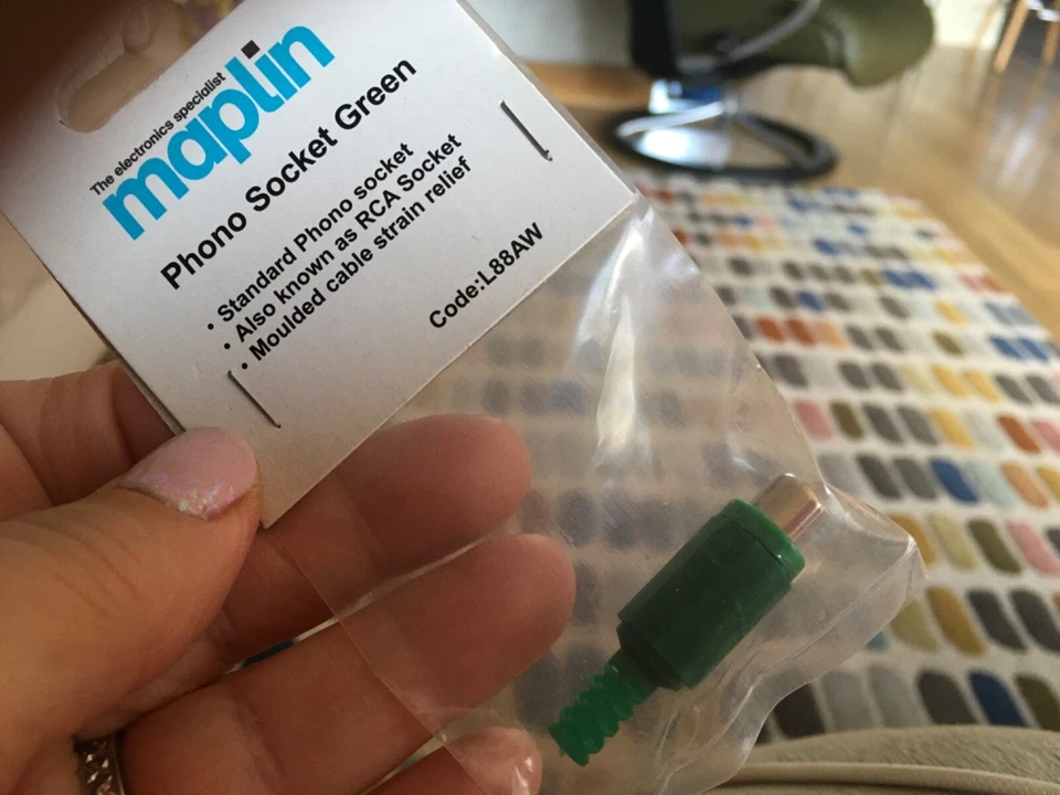 Maplin Standard Phono Socket green RCA Female L88AW - Image 1 of 1
