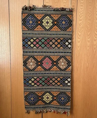Tapete de lã Kilim grego antigo 22 x 48 feito à mão geométrico vibrante pendurado na parede - Imagem 1 de 3