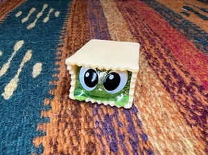 Hasbro Lost Kitties Totes Gatto Figura Gatto Verde Scintillante in una Borsa - Foto 1 di 6