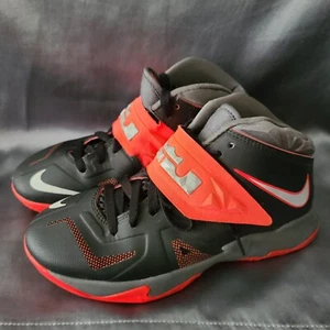Nike Shoes Size 5 Y Youth Sneakers Kay 599264-600 Zoom Soldier VII LeBron James - Picture 1 of 9