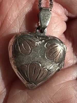 Vintage Sterling 925 Heart Locket Pretty Etched Design Necklace 18" Box Chain. - Image 1 of 4