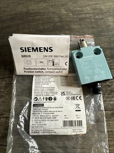 Siemens 3SE5 423-0CD20-1EB1 Roller Plunger Limit Switch - Picture 1 of 3