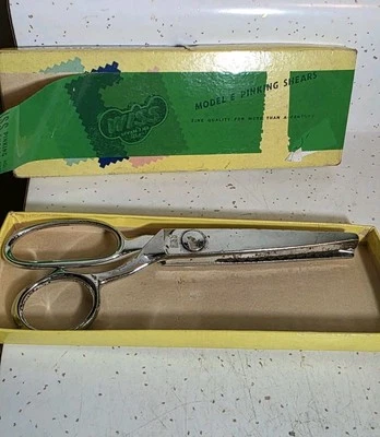 VINTAGE WISS PINKING SHEARS IN ORIGINAL BOX CHROME PLATE MODEL E 1950S  - Image 1 of 4