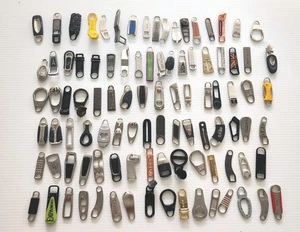 90+ RAMDOM Gunmetal Cremallera Pull Tab Repuesto LOTE DE 90+ USADO!!  - Imagen 1 de 5