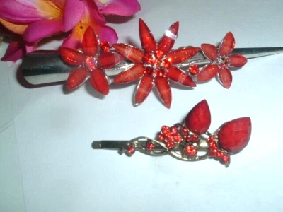 红色水钻和玻璃花卉鸭嘴发夹和Bobby别针 — 第 1/3 张图片