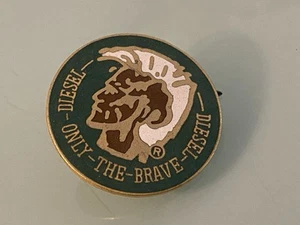 Vintage Pins Pin’s Diesel Only the Brave Clothing - Picture 1 of 2
