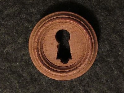 Una antigua cubierta de cerradura de nogal con Rabbet 1-1/4 pulgadas c.1910 (MUCHOS DISPONIBLES) Foto 1 de 4