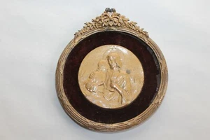 Ancien petit cadre médaillon en régule doré avec médaille religieuse - Picture 1 of 5