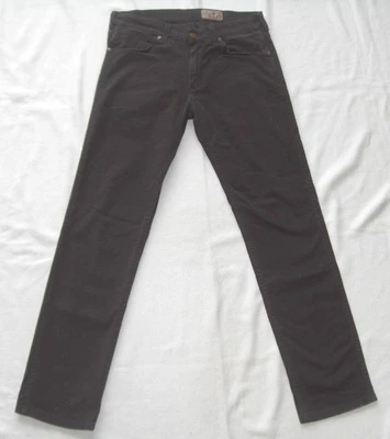 Jeans Wrangler Para Hombre W32 L32 Modelo Greensboro 32-32 Estado Muy Bueno - Imagen 1 de 4