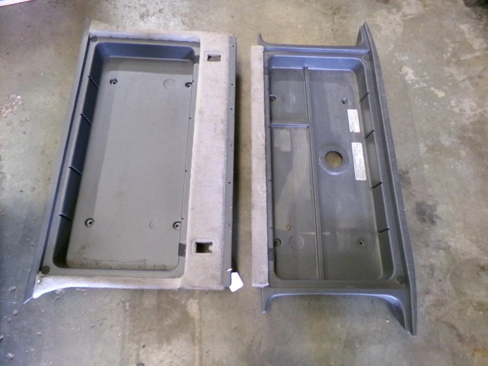 Compartimento de carga trasero caja de almacenamiento Mitsubishi Montero Sport 1997-2003 Foto 1 de 4