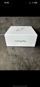 Apple AirPods Pro 2. generacji z bezprzewodowym etui ładującym MagSafe - białe - Zdjęcie 1 z 4