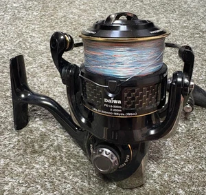 Carrete de pesca giratoria Daiwa Morethan Branzino 3000 JDM lubina de agua salada - Imagen 1 de 5