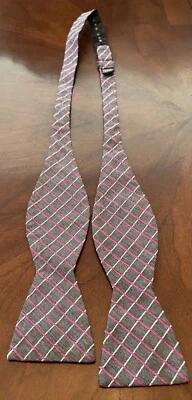 Gray Pink Hand Made 100% Silk Men’s Bow Tie Made In China - Image 1 of 4