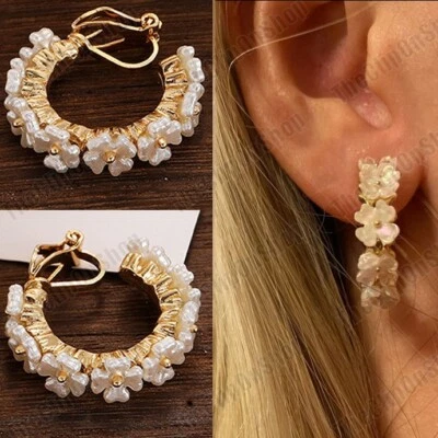 PENDIENTES ARO CLIP ON MARGARITA BLANCA blanco/oro AROS FLOR LUCITE SIN PERFORAR Foto 1 de 4