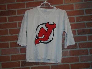 NEW JERSEY DEVILS BOYS JERSEY SIZE 6/8 STADUIM GIVEAWAY - Picture 1 of 3