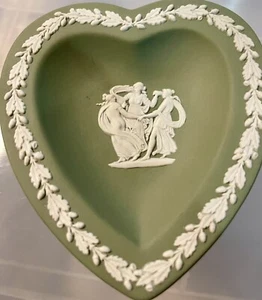 Vintage 1958 Green Wedgewood Jasperware Set of  4 Trinket Box - Picture 1 of 7