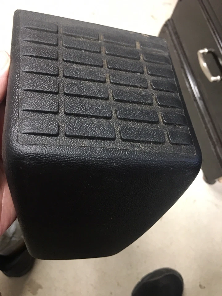 全新福特 E9TZ17B820A 右后置发动机踏板 1989 - 1994 年 BRONCO II,1991 - 1994 年探索者 — 第 1/1 张图片