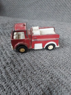 Camión de rescate de bomberos fundido a presión Tootsietoy camioneta roja emergencia años 60 juguete Tootsie Foto 1 de 4