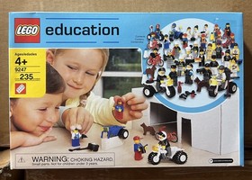 Lego 9247 - Education - mini figures - community workers - accessories - Sealed