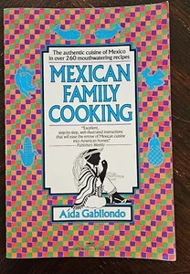  Cook Book Vintage 1986 Mexican Family Cooking (IN ENGLISH)  1st Edition  - Imagen 1 de 2