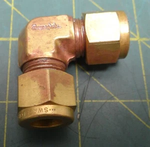 Swagelok B-600-9 90° Brass Elbow Union Tube Fitting 3/8" Tube OD - Picture 1 of 5