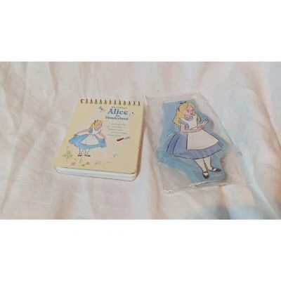 Juego de notas de Alicia en el País de las Maravillas y bloc de notas de la tienda Disney Japón Foto 1 de 2