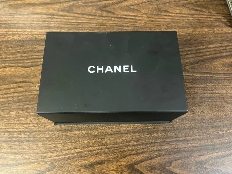 Auténtica caja de regalo vacía Chanel caja de almacenamiento negra Foto 1 de 3