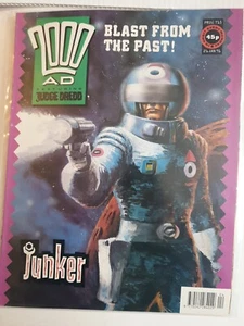 2000AD Prog 715, UK comic - Nice VFN+ clean - Featuring JudgeDredd - 26 Jan 1991 - Picture 1 of 3
