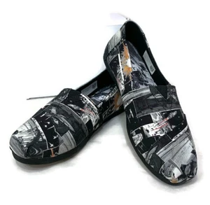 TOMS x LUCASFILM Star Wars Women’s Canvas Slip-On Shoes Darth Vader Size 5.5 - Picture 1 of 10