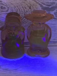 Original Boyd ELI & SARAH Amish Couple Peach Glass UV Glow Stamped - Picture 1 of 6