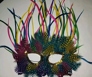 🎉Mysterious Masquerade Ball Mardi Gras Mask Beautiful Sequins & Feathers H - Picture 1 of 4