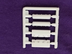 71 Olds 442 CABEZALES DE CILINDRO Y CUBIERTAS DE VÁLVULAS de Revell 1:25 Modelo Kit 1971 Rocker - Imagen 1 de 9