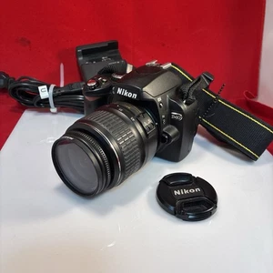 Nikon D40 w AF-S DX Zoom Nikki’s 18-55mm F3.5-5.6G ED II - Picture 1 of 8