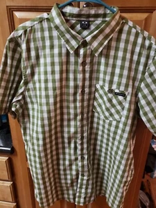 Men's Oakley size Large green plaid short sleeve - Picture 1 of 3