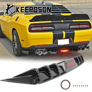 Divisor difusor de parachoques trasero LED de fibra de carbono para Dodge Challenger - Imagen 1 de 12