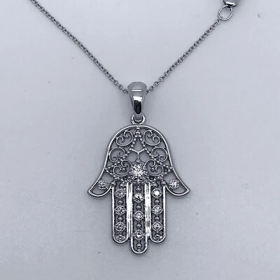 Colgante de oro blanco Hamsa mano y diamantes naturales, regalo de amor judío Foto 1 de 4