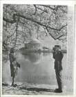 1946 Press Photo Lt. Edgar Alden Takes Wife's Picture Among D.C. Cherry Blossoms