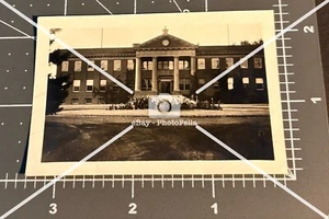 1930s Northfield MN Minnesota CARLETON COLLEGE Laird Hall Vintage Snapshot PHOTO - Picture 1 of 3