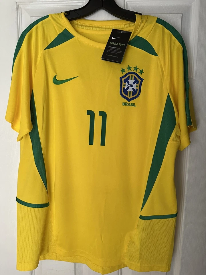 Brazil 2002 Retro Home Jersey Ronaldinho #11 Size L - Image 1 of 4