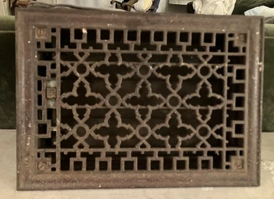 Grelha de piso de aquecimento de ferro fundido antiga ventilação persianas de trabalho 11 7/8" x 7 1/2" abertura - Imagem 1 de 4