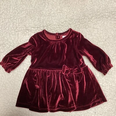 Nuevo Vestido de Terciopelo Rojo Nuevo sin Etiquetas con Florers Talla 3 meses Día de San Valentín Just One You Foto 1 de 4