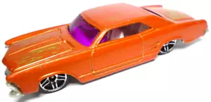 2001 HOT WHEELS '64 BUICK RIVIERA ARANCIONE 1:64 PRESSOFUSO 3 1/8" AUTO CON FIAMME VERDI - Foto 1 di 6