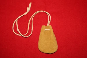 Medizintasche indianisches Gehirn gegerbtes geschnürtes Leder Hals mit Messingperle - Bild 1 von 4