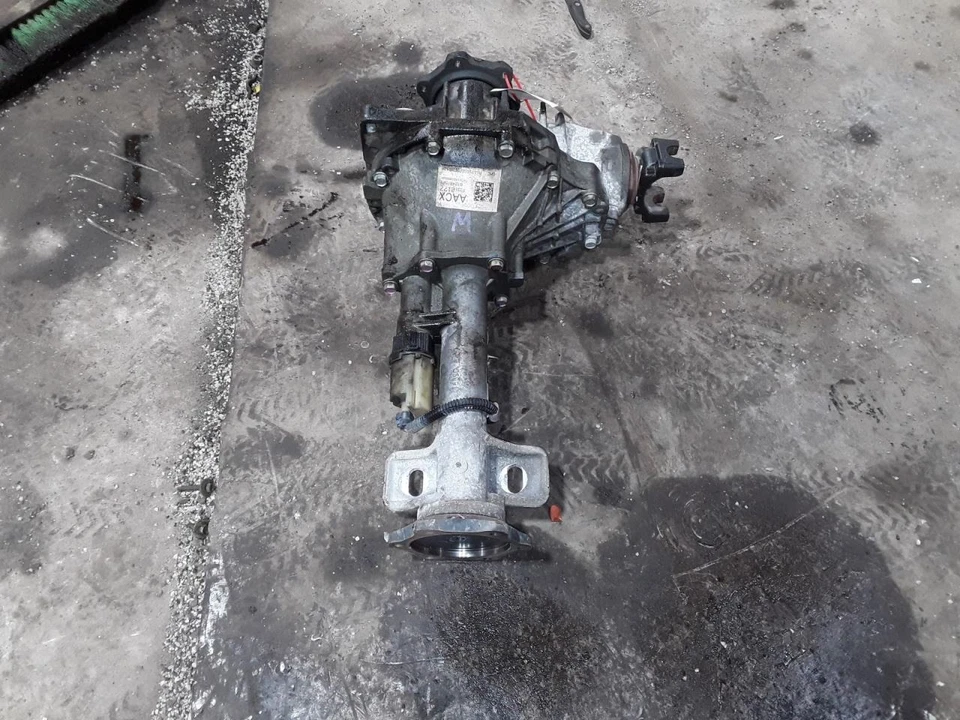 Carrier 3.23 Ratio Opt GU5 Front Axle Fits 15-19 ESCALADE 788380 - Image 1 of 4