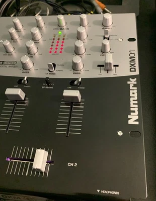 24-битный цифровой диджейский скретч-микшер Numark DXM01 с блоком питания и новым микшером - Изображение 1 из 4